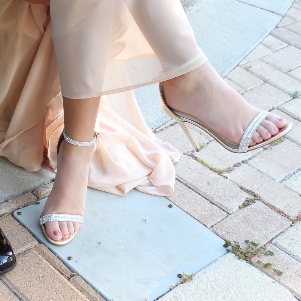 Gold/Silver Sparkly Aldo Heels - Picture 6 of 6
